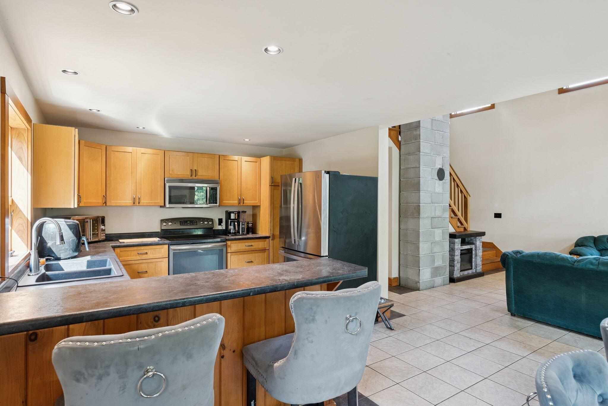29 Punkin Hill Road South Thomaston, ME 04858 - Photo 40 of 63 Kitchen with Bar