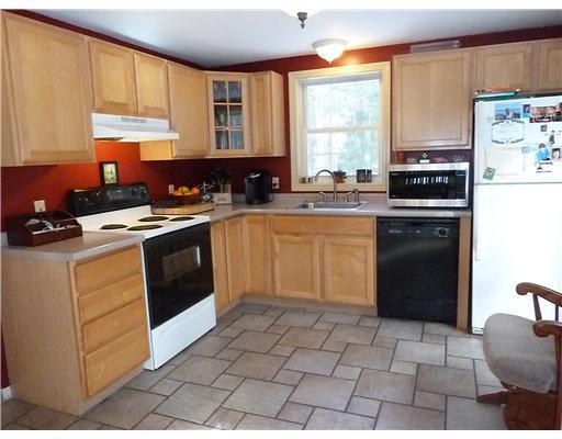 40 Anthoine Road Windham, ME 04062 - Photo 3 of 6 Kitchen.