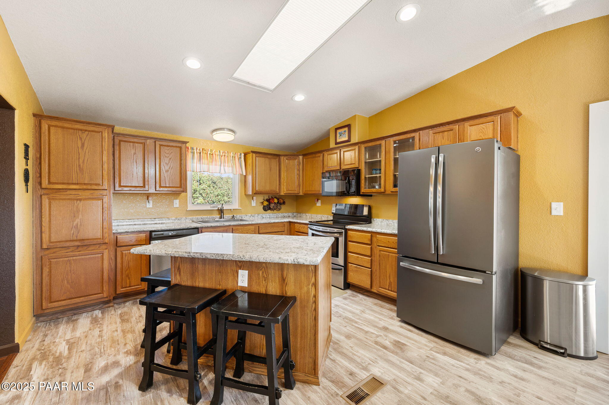 499 Rolling Hills Road Paulden, AZ 86334 - Photo 10 of 37 10-Kitchen
