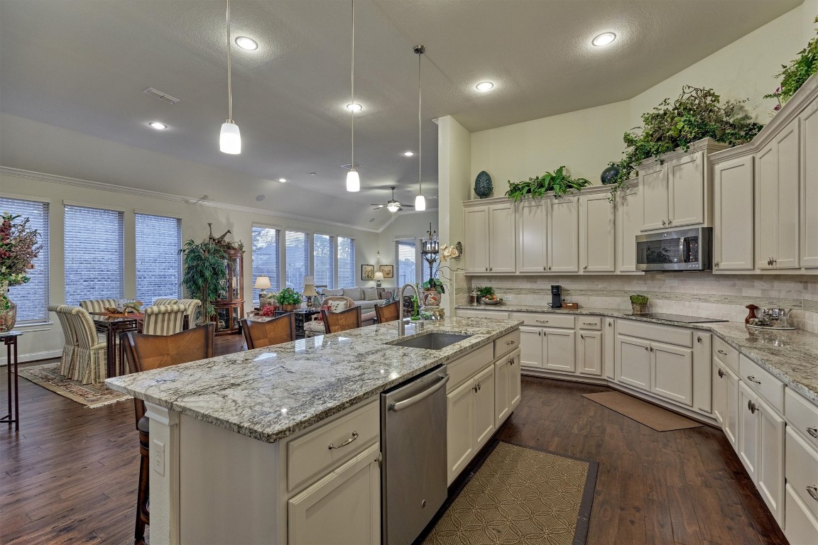 7430 Kearney Hill Lane Spring, TX 77389 - Photo 18 of 47 You’ll enjoy cooking in this amazing kitchen