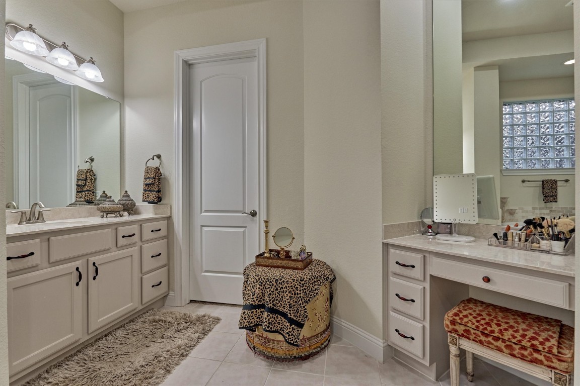 7430 Kearney Hill Lane Spring, TX 77389 - Photo 29 of 47 Primary bathroom also offers a vanity with mirror and a large walk in closet that connects to the utility room
