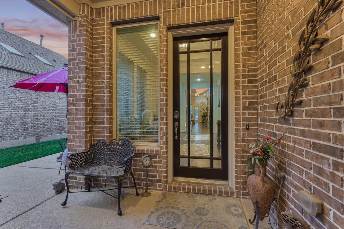 7430 Kearney Hill Lane Spring, TX 77389 - Photo 5 of 47 A glass leaded door leads you into the main home
