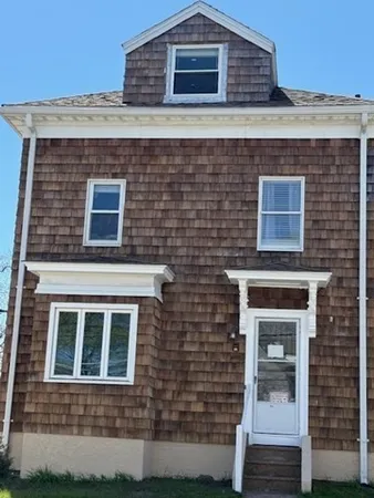 $3,300 | 98 Maplewood Avenue, Unit 1, Gloucester, MA 01930
