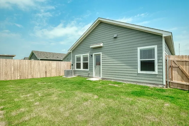 $2,000 | 1123 Catfish Lane, Bastrop, TX 78602