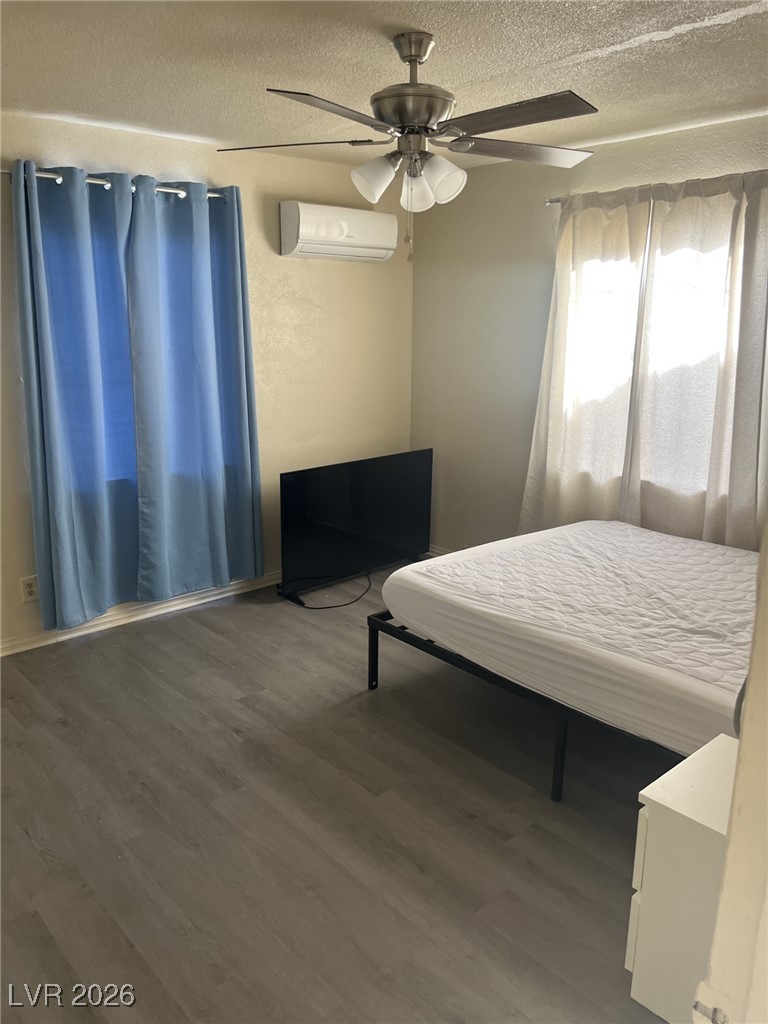 139 Constitution Avenue Henderson, NV 89015 - Photo 11 of 17 Bedroom 3 with ceiling fan