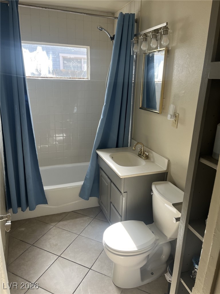 139 Constitution Avenue Henderson, NV 89015 - Photo 12 of 17 Bath with shower/tub combo