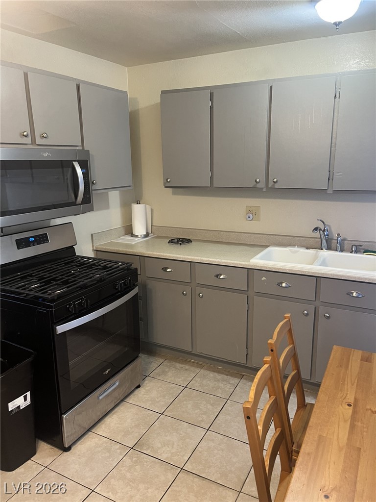 139 Constitution Avenue Henderson, NV 89015 - Photo 4 of 17 kitchen