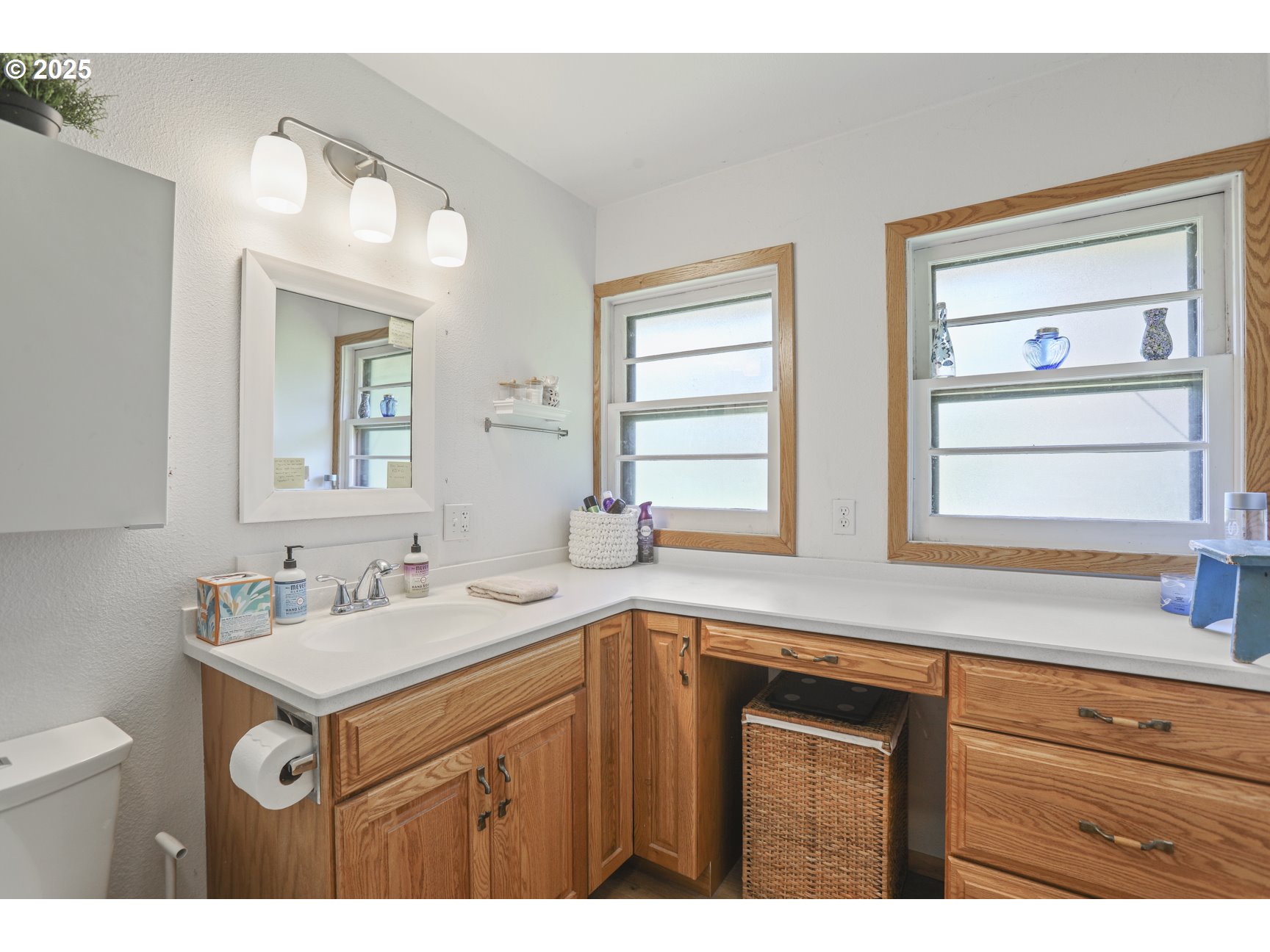 52379 Southwest 4th Street Scappoose, OR 97056 - Photo 22 of 35 Bathroom