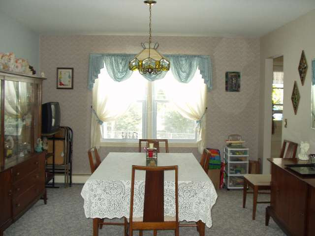 18 Woodbine Road Bethlehem, NY 12054 - Photo 4 of 7 Photo 4