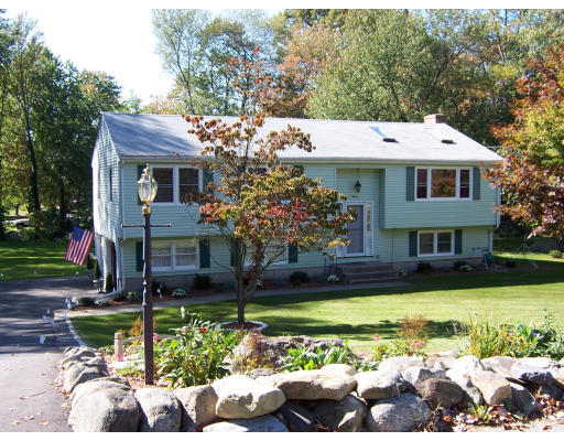 11 Old North Road Hudson, MA 01749 - Photo 1 of 10 Gallery Image 1