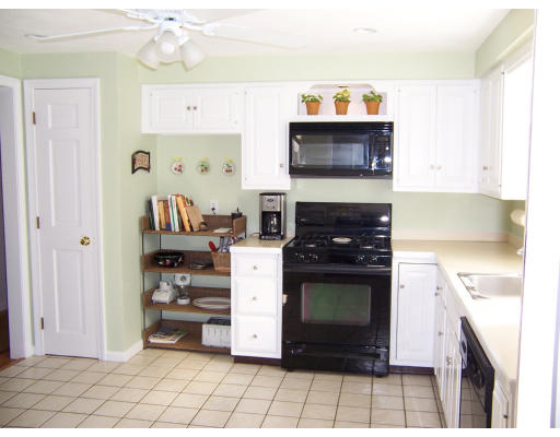 11 Old North Road Hudson, MA 01749 - Photo 5 of 10 Gallery Image 5
