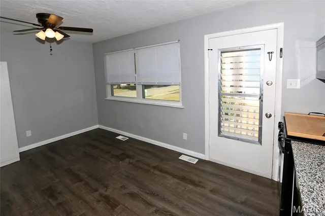 $269,900 | 11947 Glenmar Drive, Maryland Heights, MO 63043