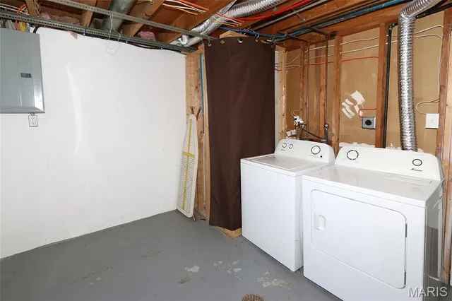 $269,900 | 11947 Glenmar Drive, Maryland Heights, MO 63043