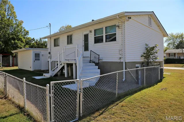 $269,900 | 11947 Glenmar Drive, Maryland Heights, MO 63043