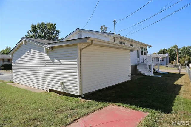 $269,900 | 11947 Glenmar Drive, Maryland Heights, MO 63043