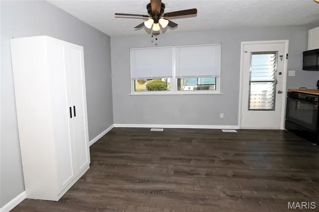 $269,900 | 11947 Glenmar Drive, Maryland Heights, MO 63043