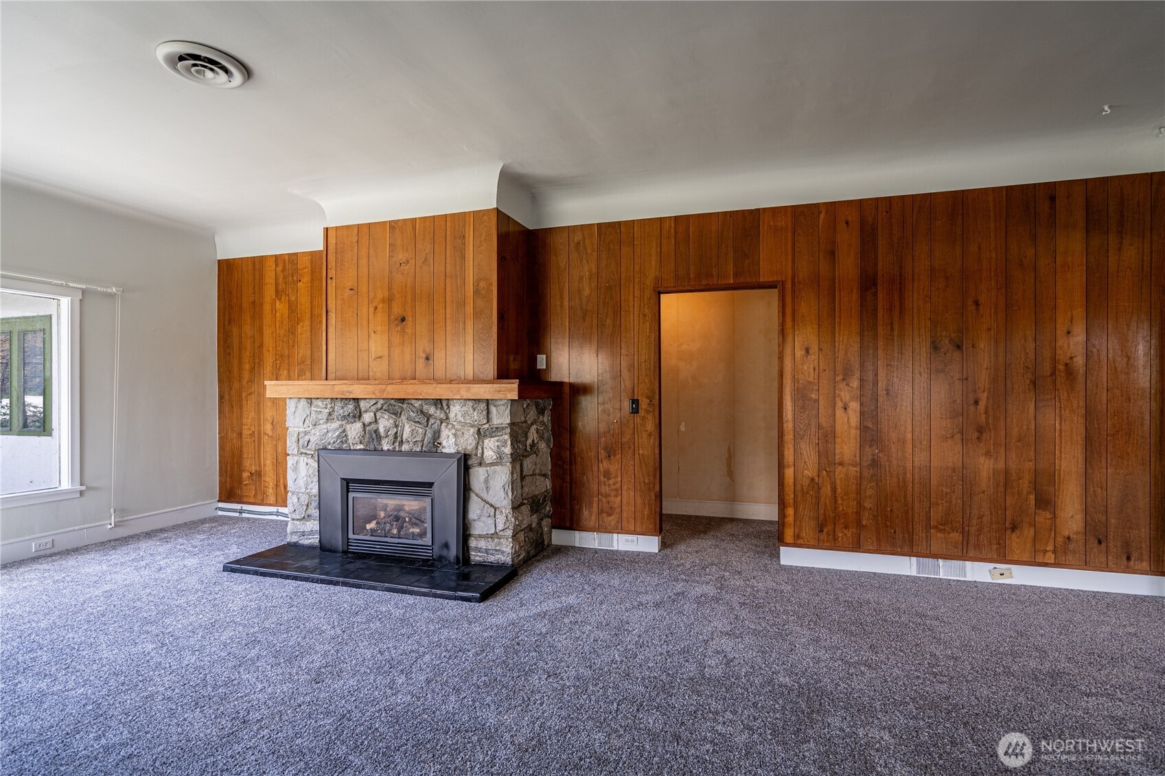 15 Beebe Fish Hatchery Road Chelan, WA 98816 - Photo 13 of 40 an empty room with furniture and a fireplace
