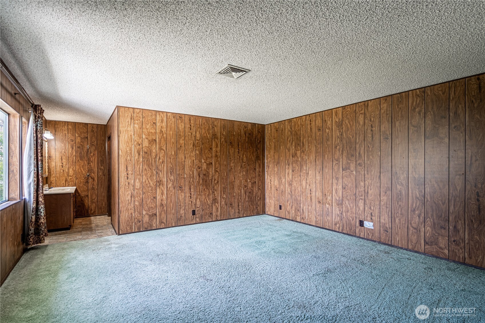15 Beebe Fish Hatchery Road Chelan, WA 98816 - Photo 21 of 40 a view of an empty room with a window