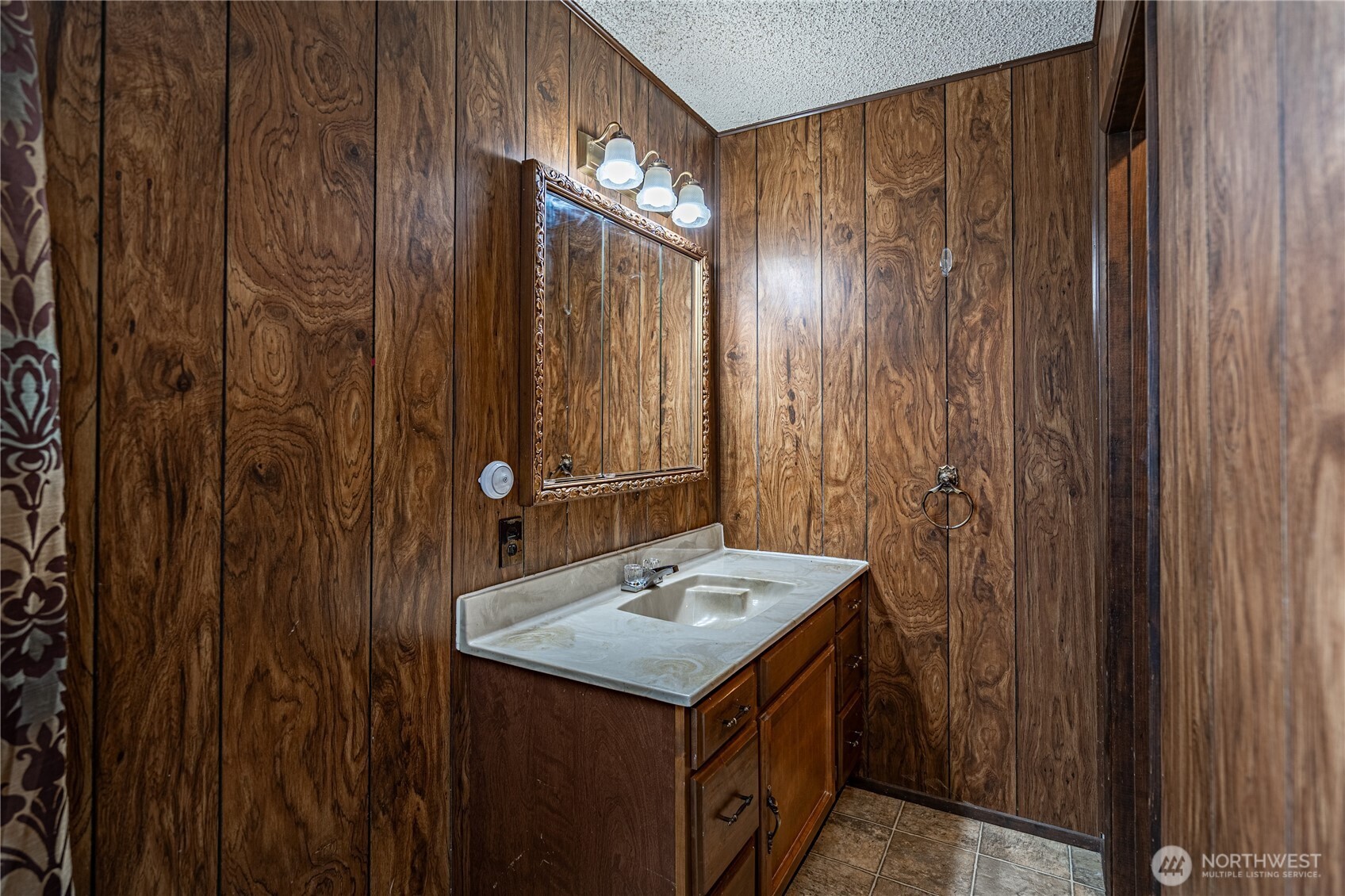 15 Beebe Fish Hatchery Road Chelan, WA 98816 - Photo 23 of 40 a bathroom with a granite countertop sink and a mirror