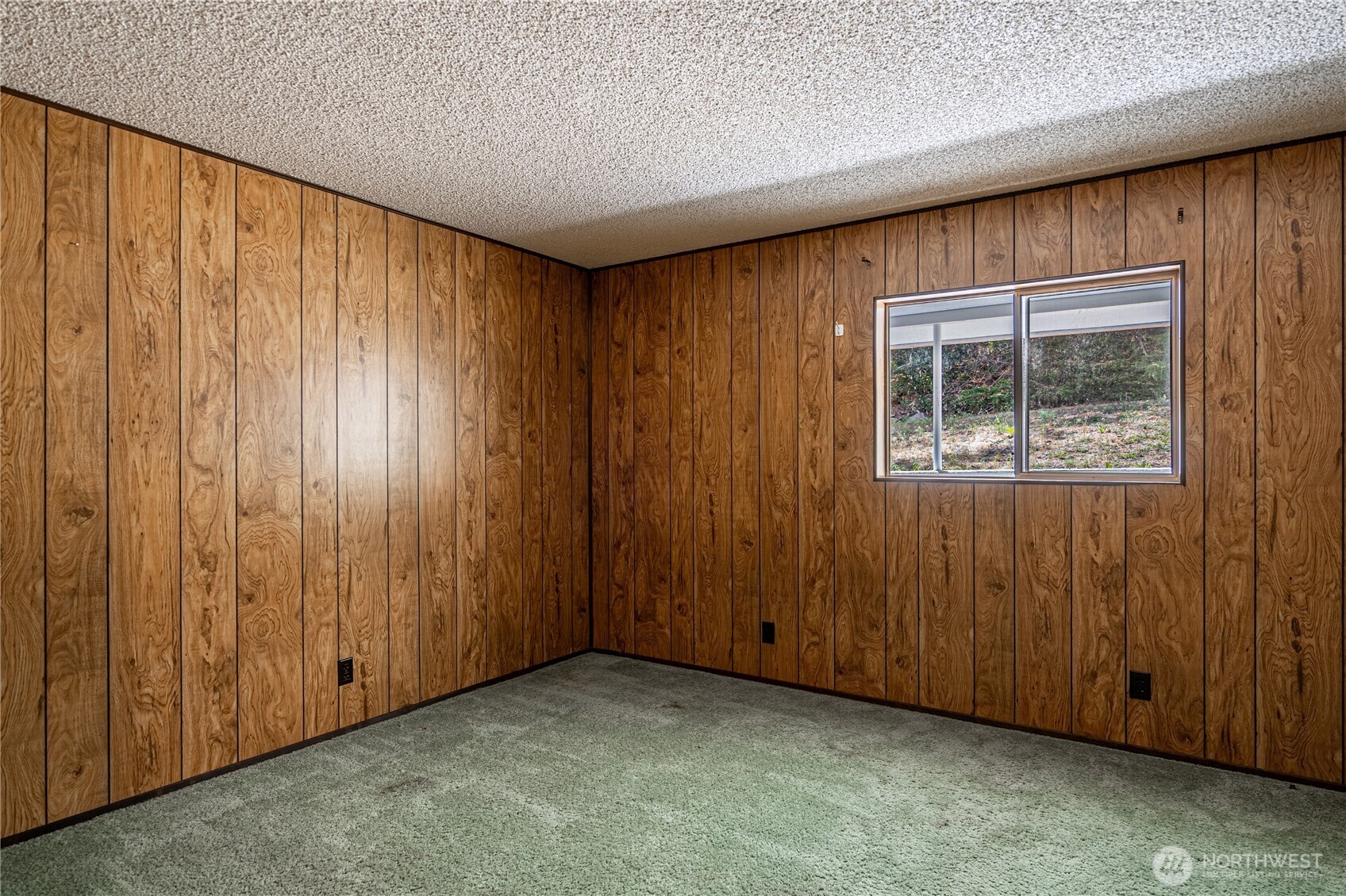 15 Beebe Fish Hatchery Road Chelan, WA 98816 - Photo 28 of 40 an empty room with windows