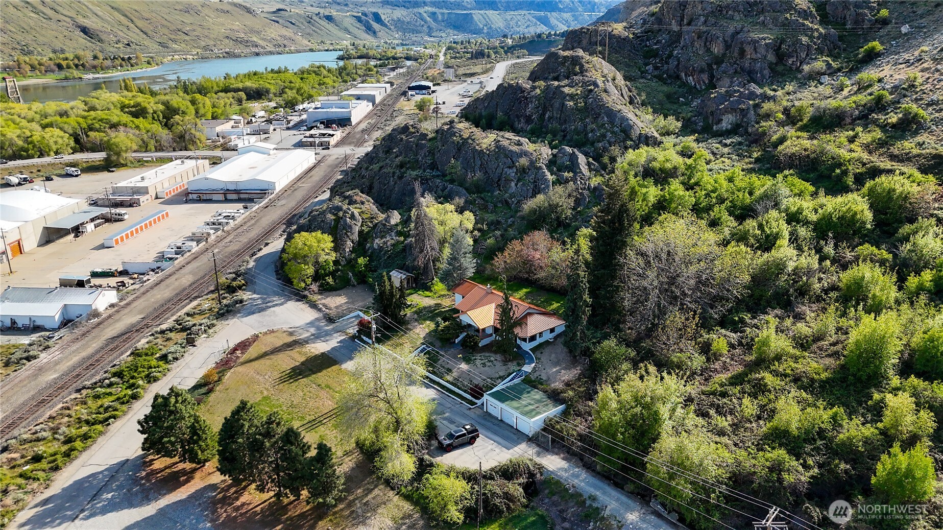 15 Beebe Fish Hatchery Road Chelan, WA 98816 - Photo 40 of 40 a view of a yard with plants