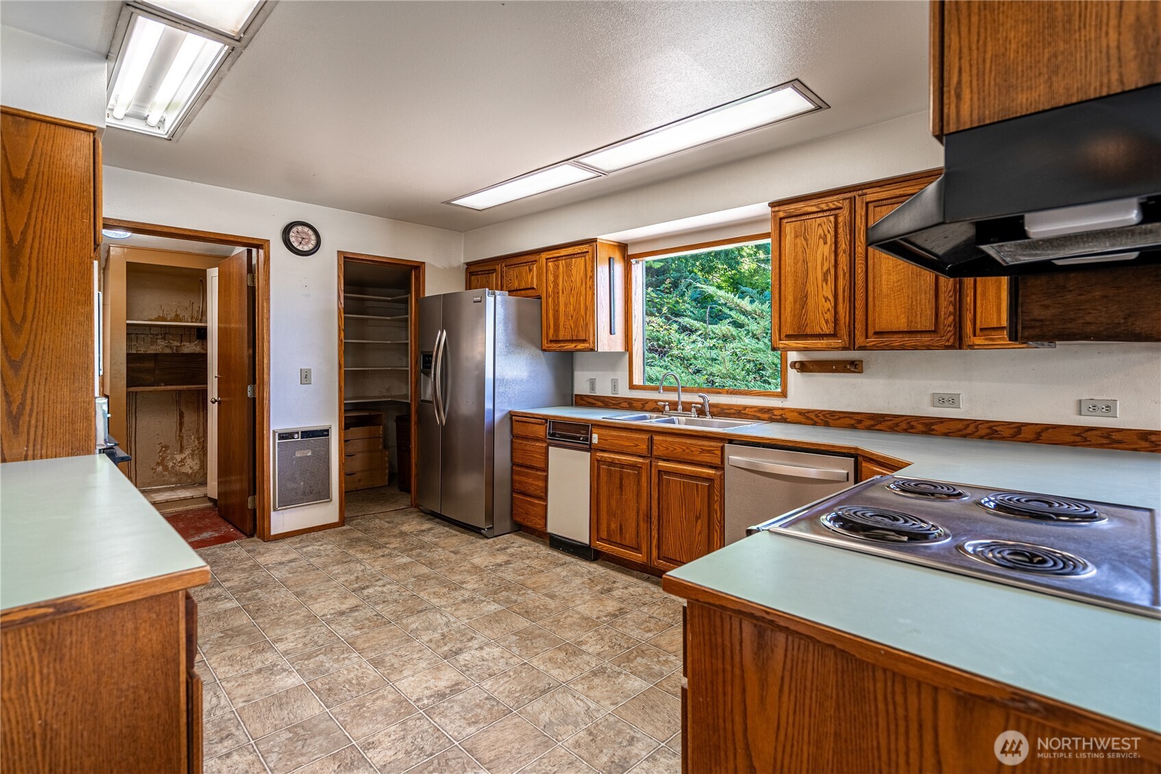 15 Beebe Fish Hatchery Road Chelan, WA 98816 - Photo 10 of 40 a kitchen with stainless steel appliances granite countertop a stove a sink and a refrigerator