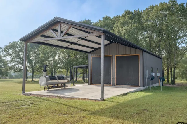a view of a house with backyard and porch