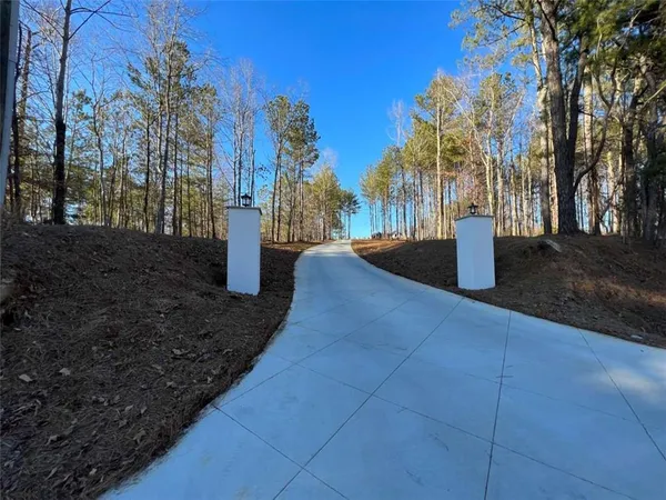 a view of a house with backyard and trees
