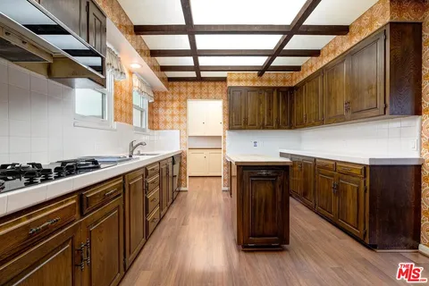 $8,950,000 | 702 North Linden Drive, Beverly Hills, CA 90210