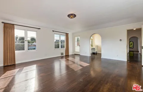 $8,950,000 | 702 North Linden Drive, Beverly Hills, CA 90210