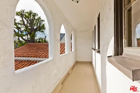 $8,950,000 | 702 North Linden Drive, Beverly Hills, CA 90210