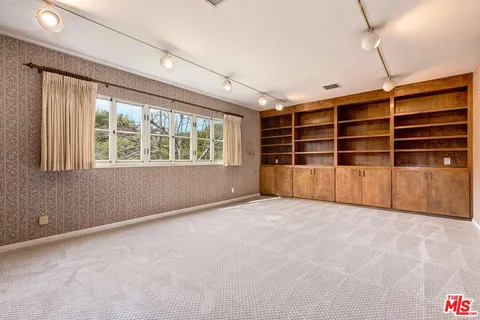 $8,950,000 | 702 North Linden Drive, Beverly Hills, CA 90210