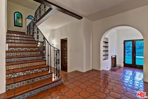 $8,950,000 | 702 North Linden Drive, Beverly Hills, CA 90210