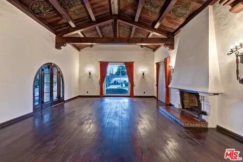 $8,950,000 | 702 North Linden Drive, Beverly Hills, CA 90210