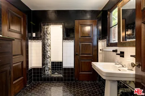 $8,950,000 | 702 North Linden Drive, Beverly Hills, CA 90210