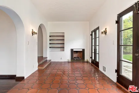 $8,950,000 | 702 North Linden Drive, Beverly Hills, CA 90210