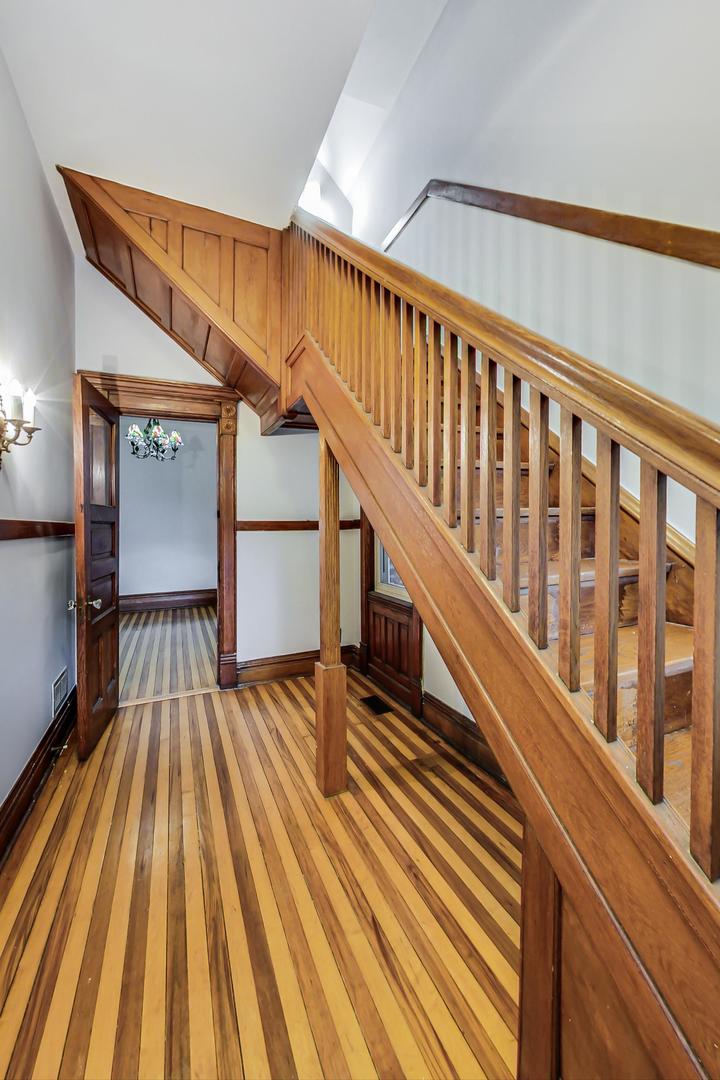 2035 West Rice Street Chicago, IL 60622 - Photo 4 of 27 a view of entryway with wooden floor