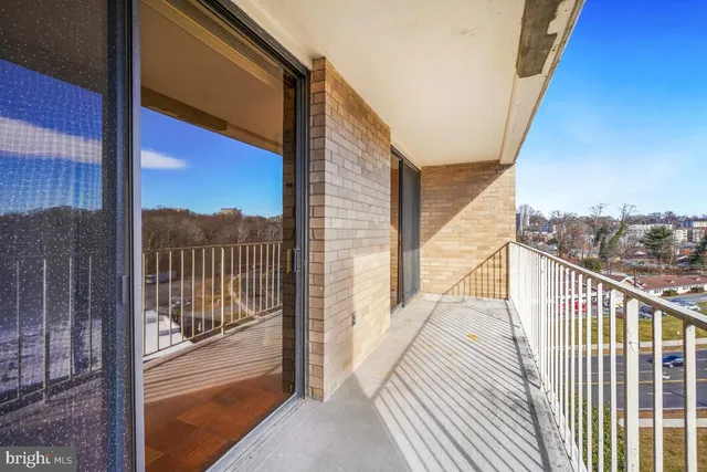 $325,000 | 2100 Washington Avenue, Unit 9B, Silver Spring, MD 20910