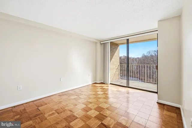 $325,000 | 2100 Washington Avenue, Unit 9B, Silver Spring, MD 20910