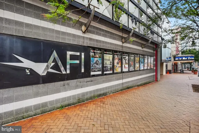 $325,000 | 2100 Washington Avenue, Unit 9B, Silver Spring, MD 20910