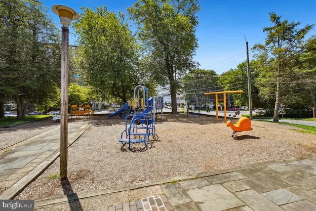 $325,000 | 2100 Washington Avenue, Unit 9B, Silver Spring, MD 20910