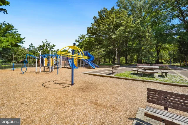 $325,000 | 2100 Washington Avenue, Unit 9B, Silver Spring, MD 20910