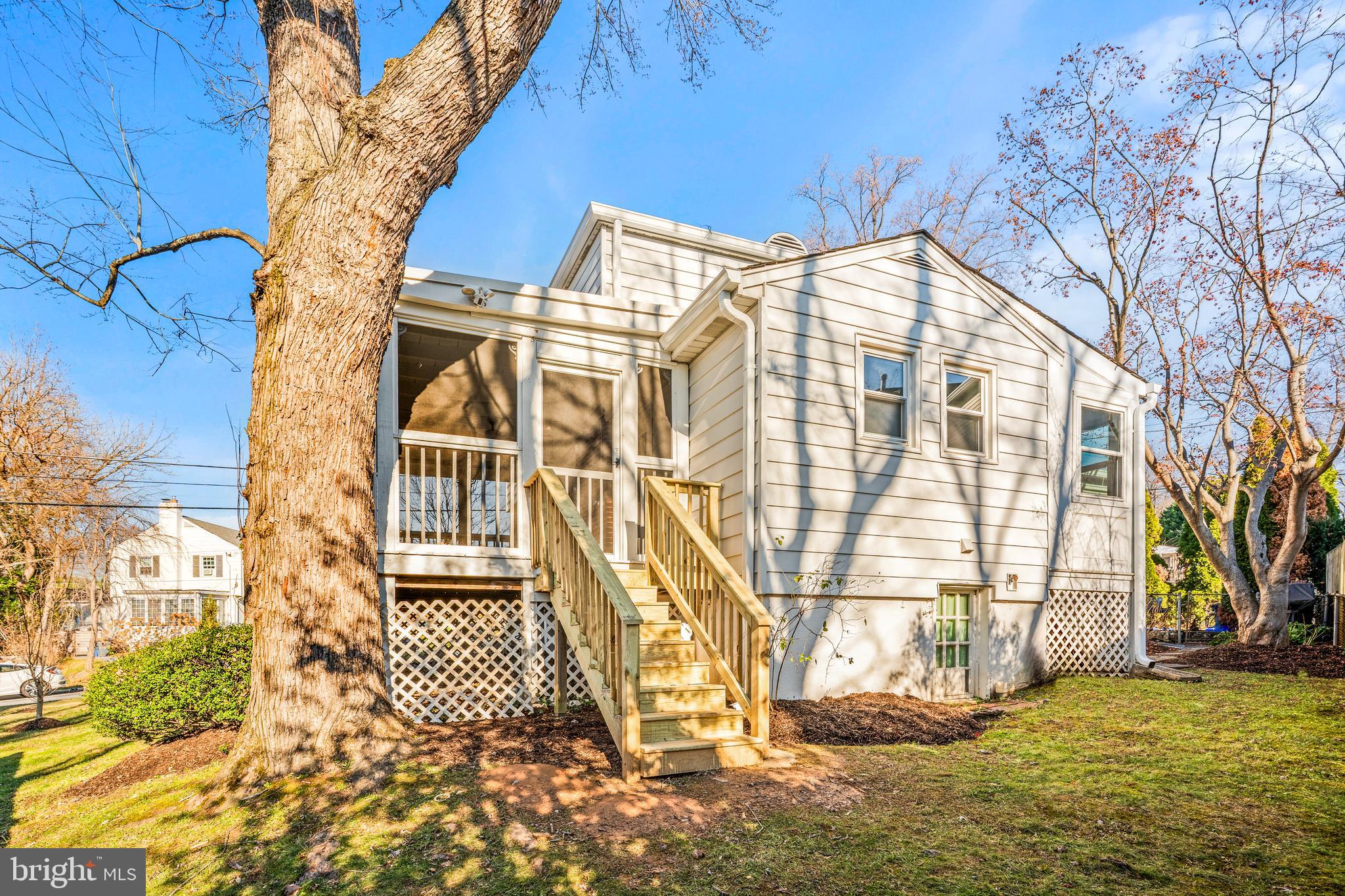 2700 Spencer Road Chevy Chase, MD 20815 - Photo 36 of 40 a view of a large white building