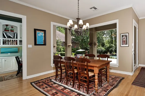 $1,865,000 | 122 East Bracebridge Circle, The Woodlands, TX 77382