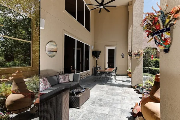$1,865,000 | 122 East Bracebridge Circle, The Woodlands, TX 77382