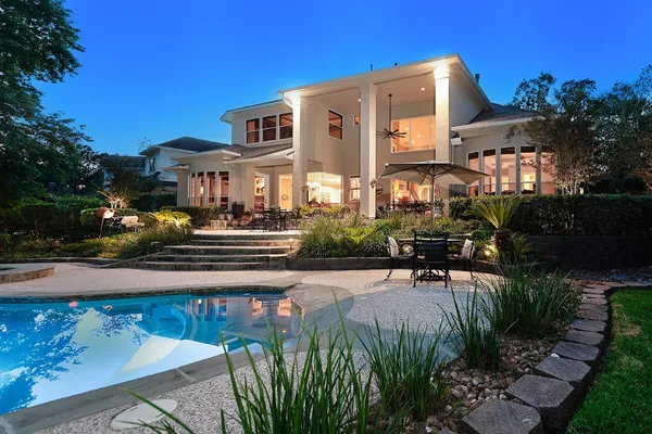 $1,865,000 | 122 East Bracebridge Circle, The Woodlands, TX 77382