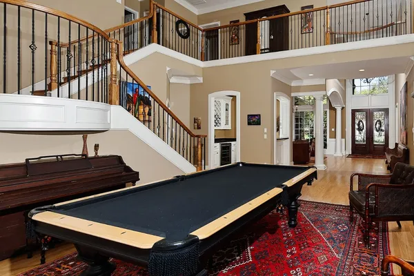 $1,865,000 | 122 East Bracebridge Circle, The Woodlands, TX 77382