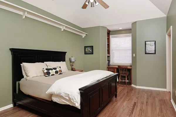 $1,865,000 | 122 East Bracebridge Circle, The Woodlands, TX 77382