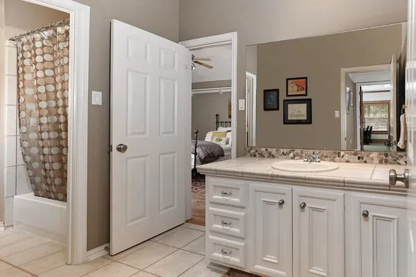 $1,865,000 | 122 East Bracebridge Circle, The Woodlands, TX 77382