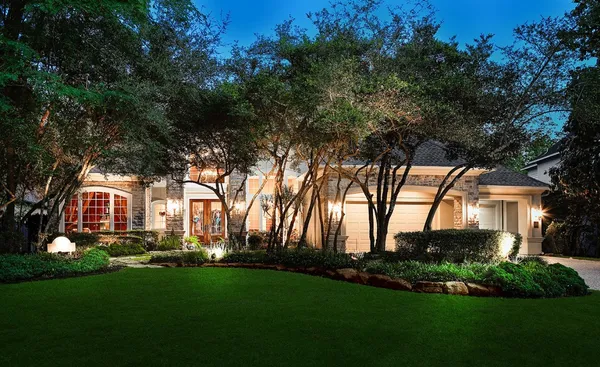 $1,865,000 | 122 East Bracebridge Circle, The Woodlands, TX 77382